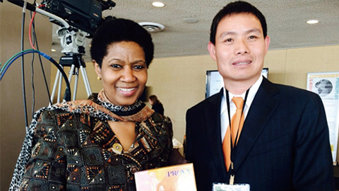 口袋牛店尊贵定制礼 敬赠南非首位女性副总统